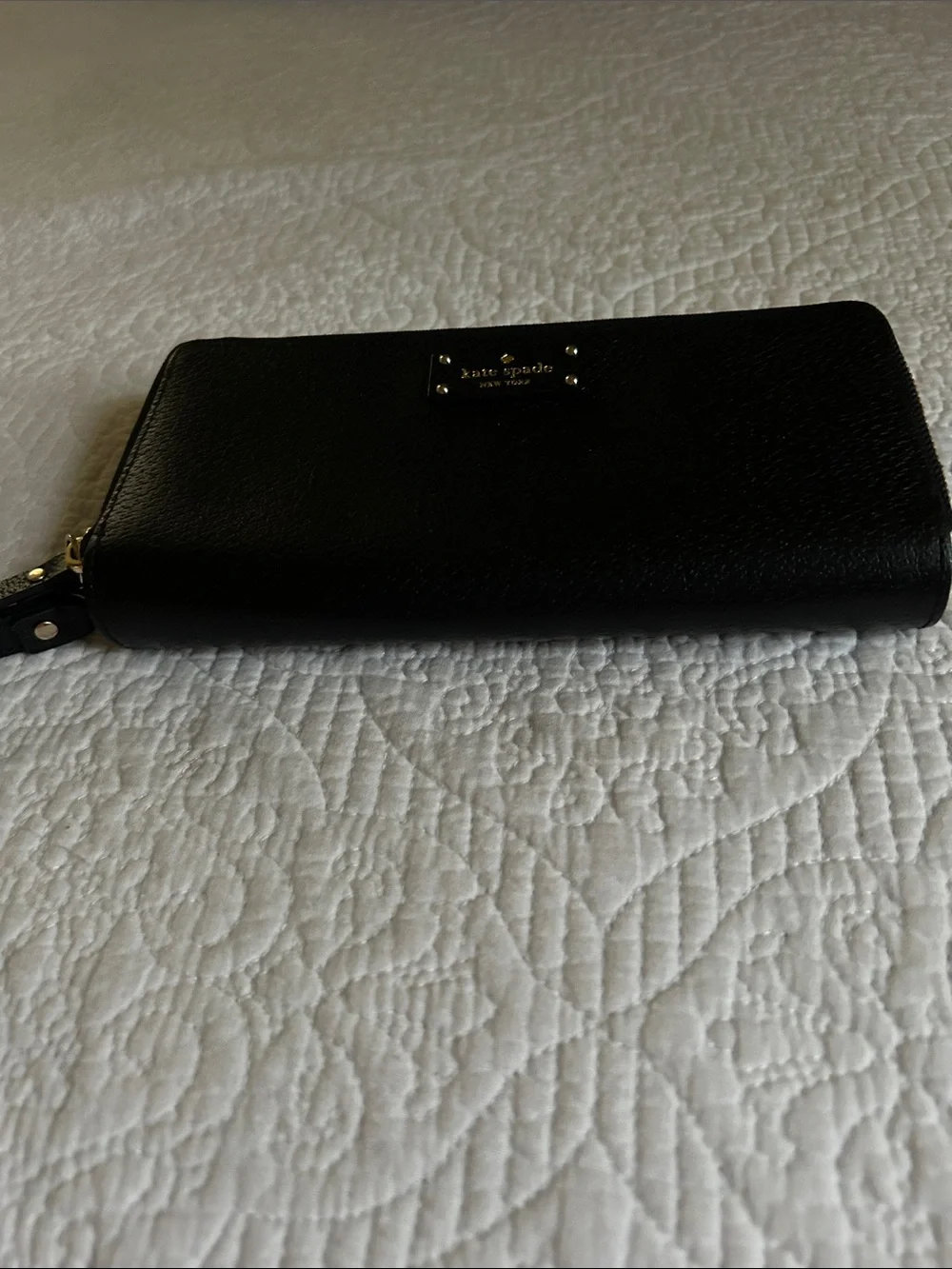 kate spade Anita Grove street black Pebbled Leather Wristlet Wallet zip around
